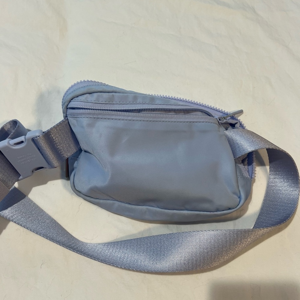Lululemon Periwinkle Everywhere Belt Bag - Picture 4 of 5